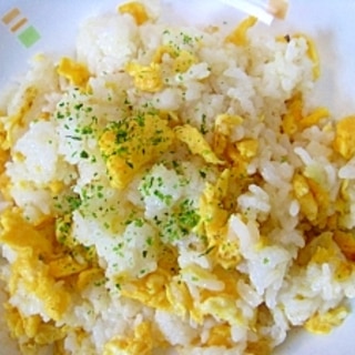 塩麹と卵入り☆　簡単ガーリックチャーハン♪